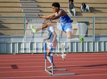 Thumbnail 1 in Panther Relays (300M Hurdles) photogallery.