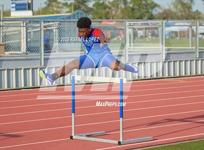 Thumbnail 1 in Panther Relays (300M Hurdles) photogallery.