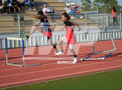 Thumbnail 3 in Panther Relays (300M Hurdles) photogallery.