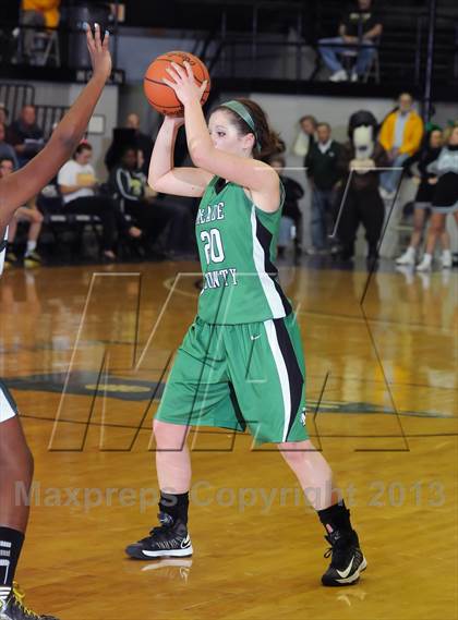 Thumbnail 1 in Owensboro Catholic vs Meade County (KHSAA 3rd Region Final) photogallery.