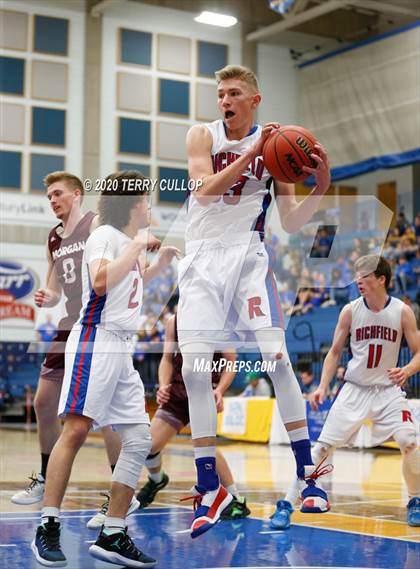 Thumbnail 2 in Morgan vs. Richfield (UHSAA 3A Quarterfinal) photogallery.