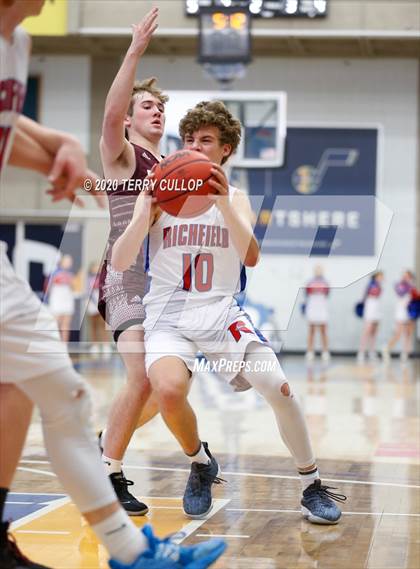 Thumbnail 1 in Morgan vs. Richfield (UHSAA 3A Quarterfinal) photogallery.