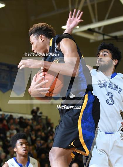 Thumbnail 2 in Jefferson vs. Grant (Les Schwab Invitational) photogallery.