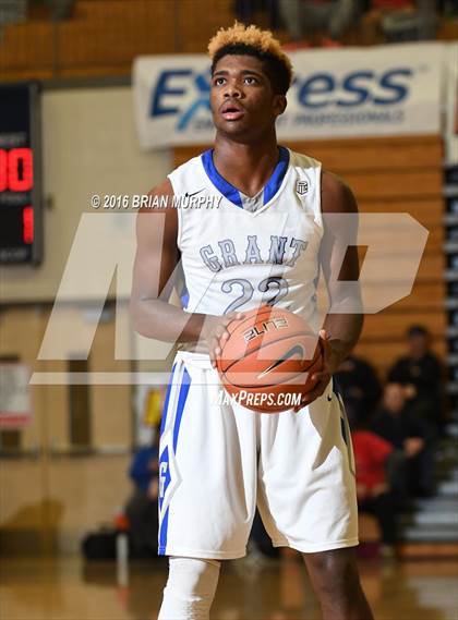 Thumbnail 2 in Jefferson vs. Grant (Les Schwab Invitational) photogallery.
