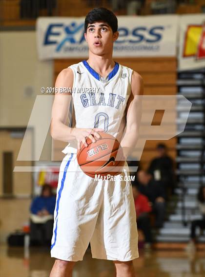 Thumbnail 2 in Jefferson vs. Grant (Les Schwab Invitational) photogallery.