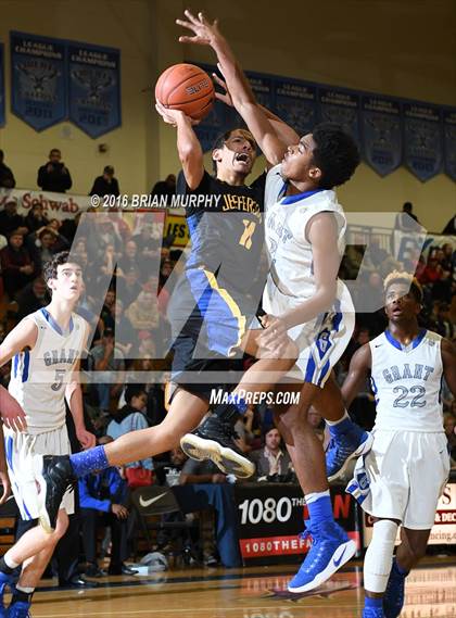 Thumbnail 2 in Jefferson vs. Grant (Les Schwab Invitational) photogallery.