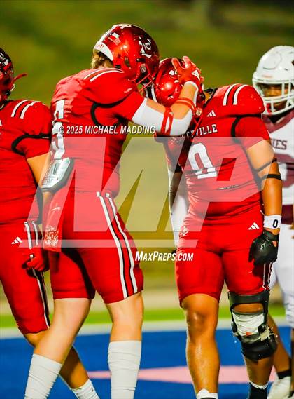 Thumbnail 1 in Deweyville vs Grapeland (UIL Football 2A Dll Bi-District Playoff) photogallery.