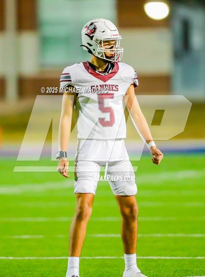 Thumbnail 1 in Deweyville vs Grapeland (UIL Football 2A Dll Bi-District Playoff) photogallery.