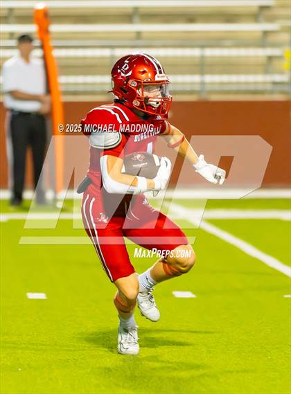 Thumbnail 1 in Deweyville vs Grapeland (UIL Football 2A Dll Bi-District Playoff) photogallery.