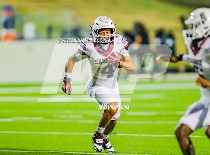 Thumbnail 3 in Deweyville vs Grapeland (UIL Football 2A Dll Bi-District Playoff) photogallery.