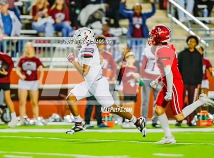 Thumbnail 1 in Deweyville vs Grapeland (UIL Football 2A Dll Bi-District Playoff) photogallery.