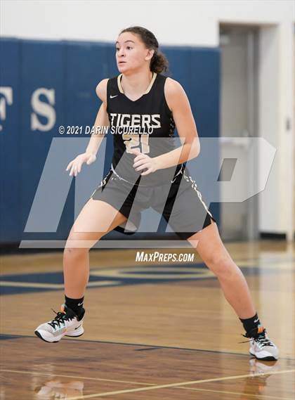 Thumbnail 1 in Canon City vs. ThunderRidge (Nike Tournament of Champions) photogallery.