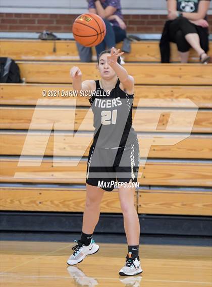 Thumbnail 2 in Canon City vs. ThunderRidge (Nike Tournament of Champions) photogallery.