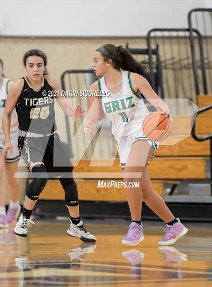 Thumbnail 2 in Canon City vs. ThunderRidge (Nike Tournament of Champions) photogallery.