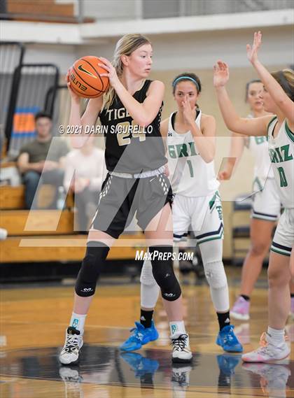 Thumbnail 3 in Canon City vs. ThunderRidge (Nike Tournament of Champions) photogallery.