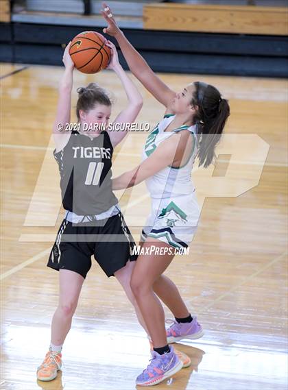Thumbnail 2 in Canon City vs. ThunderRidge (Nike Tournament of Champions) photogallery.