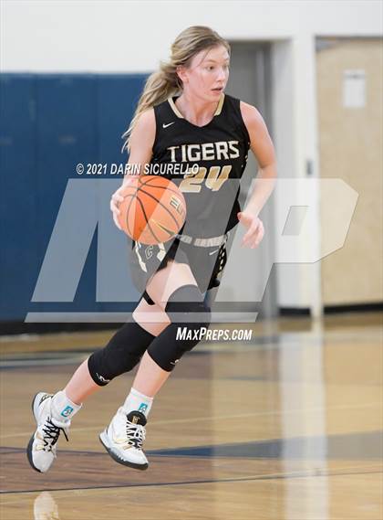 Thumbnail 1 in Canon City vs. ThunderRidge (Nike Tournament of Champions) photogallery.