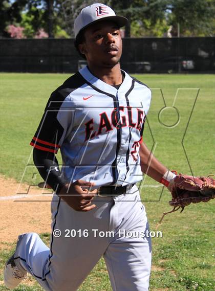 Thumbnail 3 in Arcadia vs. Etiwanda photogallery.