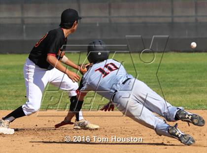 Thumbnail 2 in Arcadia vs. Etiwanda photogallery.