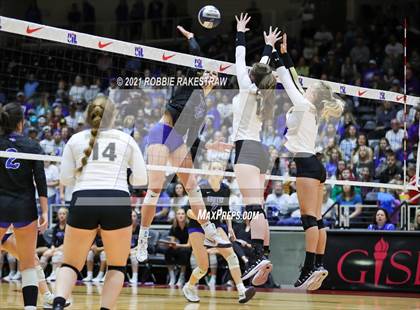 Thumbnail 3 in Bushland vs. Gunter (UIL Volleyball 3A Finals) photogallery.