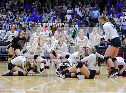 Thumbnail 1 in Bushland vs. Gunter (UIL Volleyball 3A Finals) photogallery.