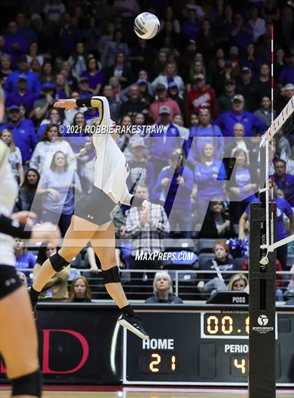 Thumbnail 3 in Bushland vs. Gunter (UIL Volleyball 3A Finals) photogallery.