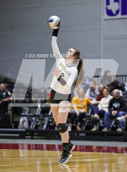 Thumbnail 3 in Bushland vs. Gunter (UIL Volleyball 3A Finals) photogallery.