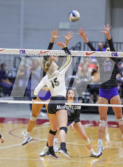 Thumbnail 3 in Bushland vs. Gunter (UIL Volleyball 3A Finals) photogallery.