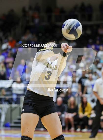 Thumbnail 3 in Bushland vs. Gunter (UIL Volleyball 3A Finals) photogallery.