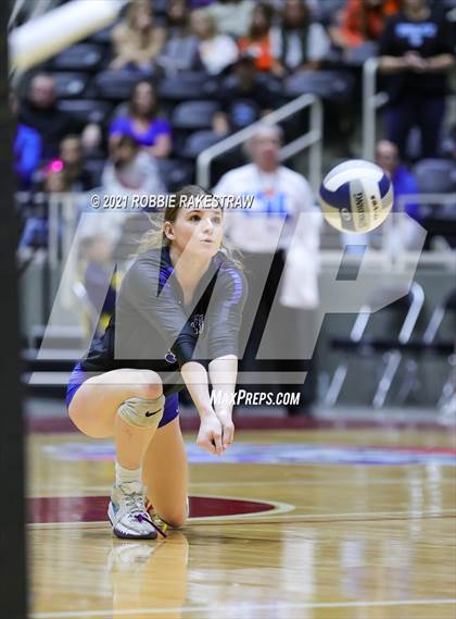 Thumbnail 3 in Bushland vs. Gunter (UIL Volleyball 3A Finals) photogallery.
