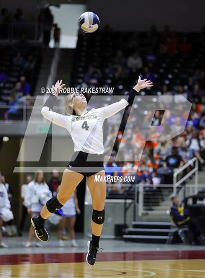 Thumbnail 3 in Bushland vs. Gunter (UIL Volleyball 3A Finals) photogallery.