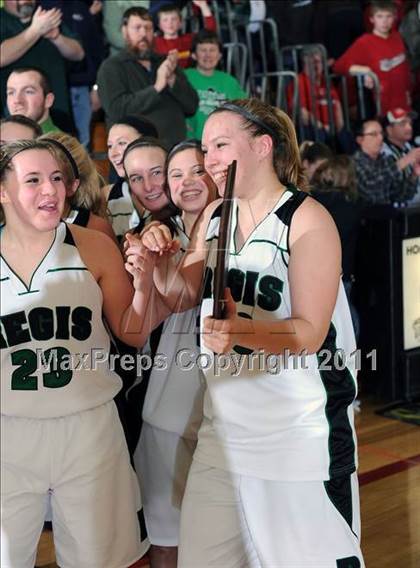Thumbnail 2 in Colfax vs. Regis (WIAA D4 Regional Final) photogallery.