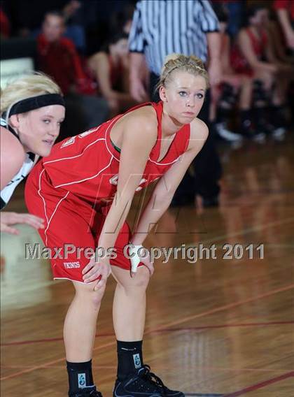 Thumbnail 2 in Colfax vs. Regis (WIAA D4 Regional Final) photogallery.