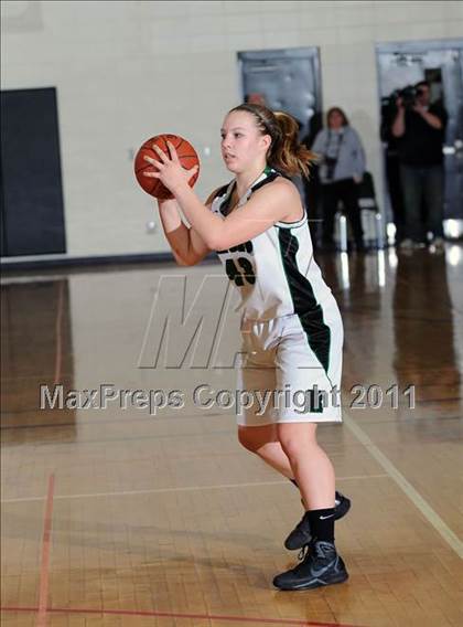 Thumbnail 2 in Colfax vs. Regis (WIAA D4 Regional Final) photogallery.