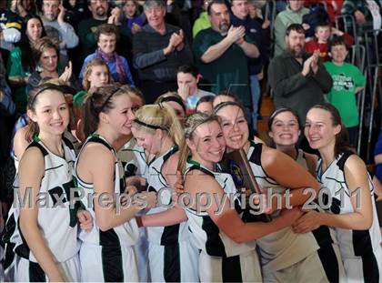 Thumbnail 3 in Colfax vs. Regis (WIAA D4 Regional Final) photogallery.