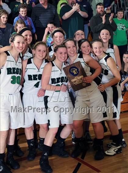 Thumbnail 2 in Colfax vs. Regis (WIAA D4 Regional Final) photogallery.