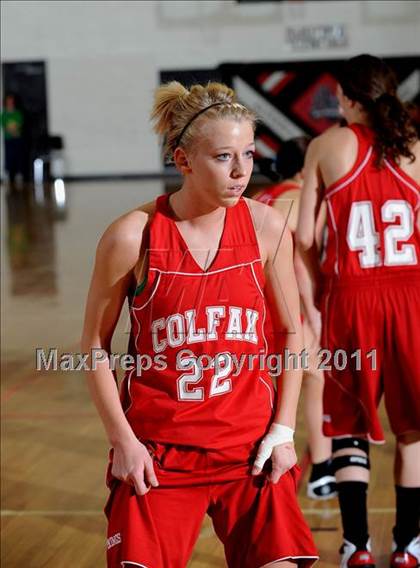 Thumbnail 1 in Colfax vs. Regis (WIAA D4 Regional Final) photogallery.