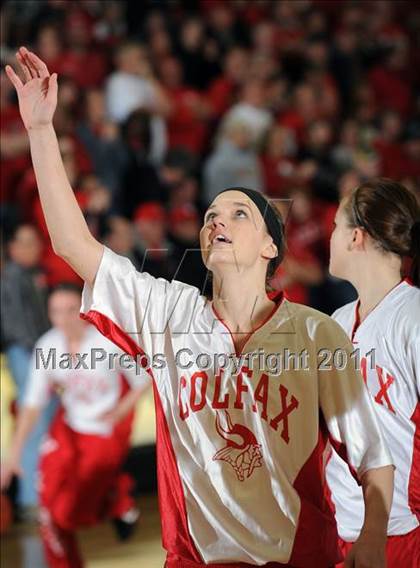 Thumbnail 1 in Colfax vs. Regis (WIAA D4 Regional Final) photogallery.