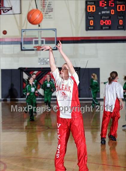 Thumbnail 3 in Colfax vs. Regis (WIAA D4 Regional Final) photogallery.