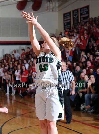 Thumbnail 3 in Colfax vs. Regis (WIAA D4 Regional Final) photogallery.