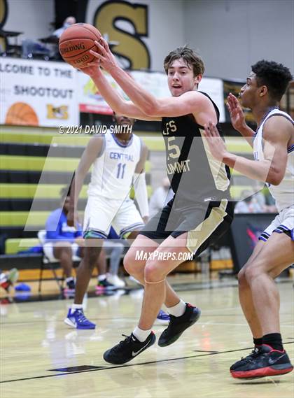 Thumbnail 1 in Central vs Lee's Summit (Summit Grill Shootout) photogallery.