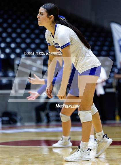 Thumbnail 2 in La Vernia vs. Decatur (UIL 4A D1 Volleyball Final) photogallery.