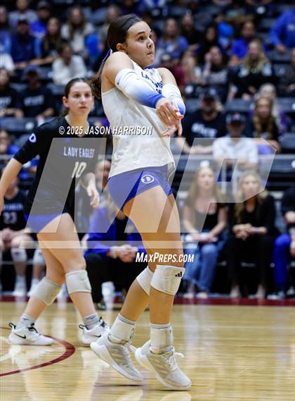 Thumbnail 3 in La Vernia vs. Decatur (UIL 4A D1 Volleyball Final) photogallery.