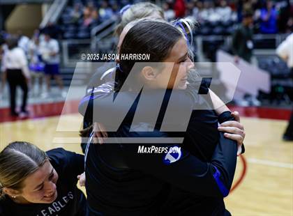 Thumbnail 3 in La Vernia vs. Decatur (UIL 4A D1 Volleyball Final) photogallery.