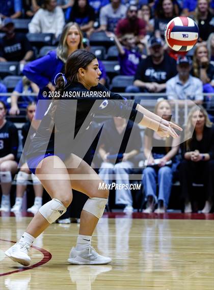 Thumbnail 3 in La Vernia vs. Decatur (UIL 4A D1 Volleyball Final) photogallery.