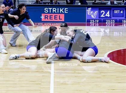 Thumbnail 2 in La Vernia vs. Decatur (UIL 4A D1 Volleyball Final) photogallery.