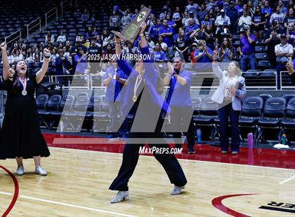 Thumbnail 3 in La Vernia vs. Decatur (UIL 4A D1 Volleyball Final) photogallery.