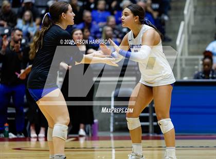 Thumbnail 2 in La Vernia vs. Decatur (UIL 4A D1 Volleyball Final) photogallery.