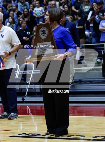 Thumbnail 3 in La Vernia vs. Decatur (UIL 4A D1 Volleyball Final) photogallery.