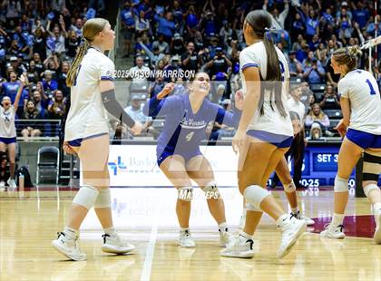 Thumbnail 2 in La Vernia vs. Decatur (UIL 4A D1 Volleyball Final) photogallery.